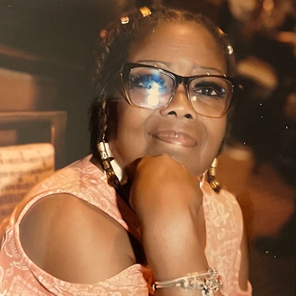 Meet your Posher, Deborah - Picture 1 of 1